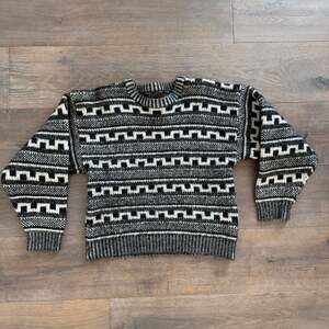 Vintage Generra Collection Geometric Crew Neck Knit Wool Sweater Size Medium